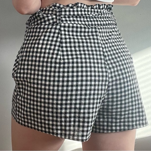 Forever 21 Gingham lightweight shorts. - Picture 2 of 3